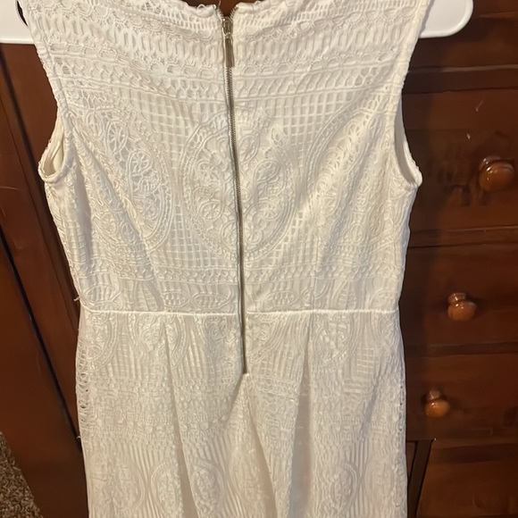 Lace dress - Picture 3 of 3